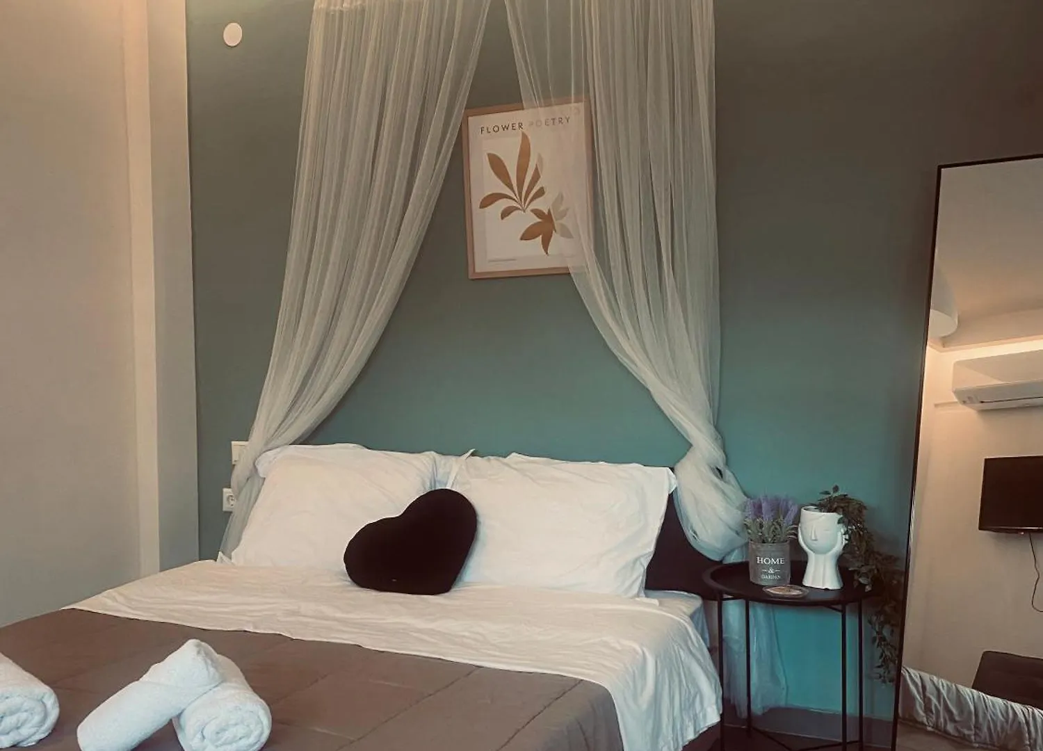 Rainbow Suites Thessaloniki Apartment