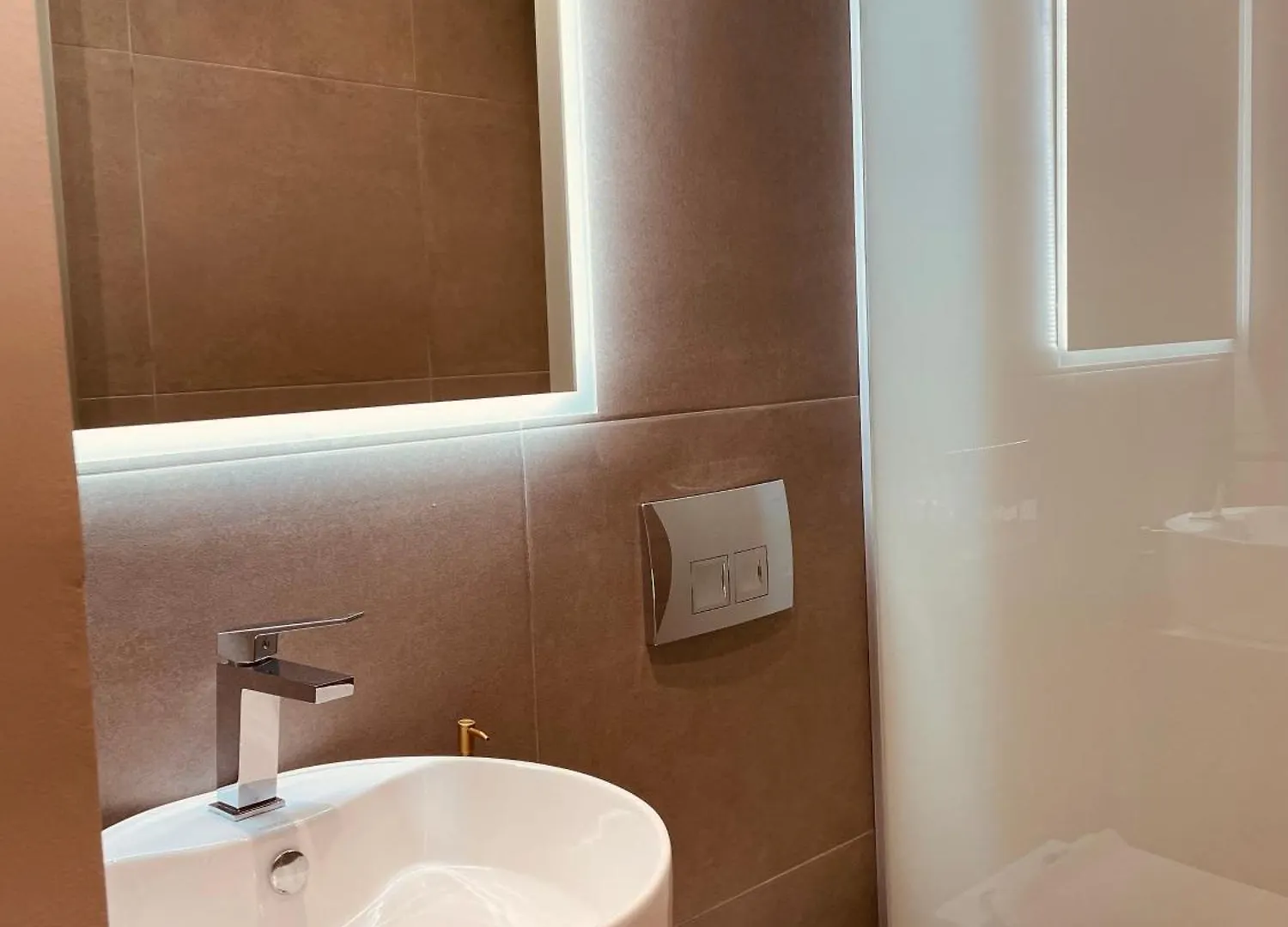 Rainbow Suites Thessaloniki Greece