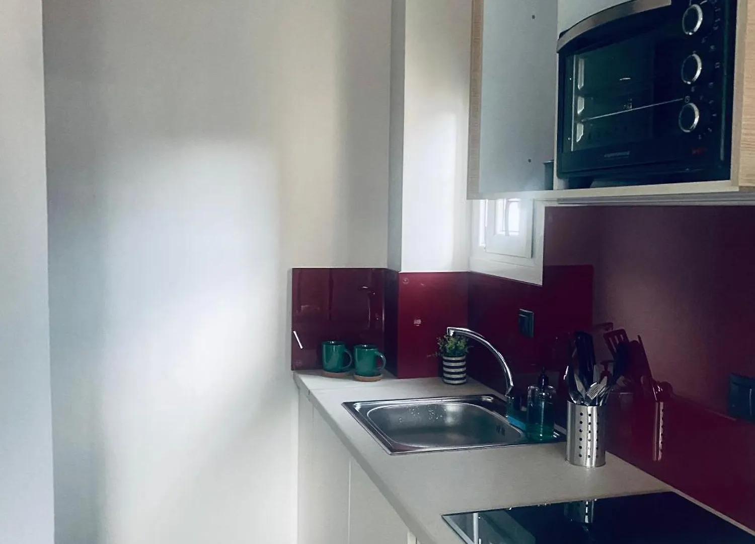 Rainbow Suites Thessaloniki 0*,